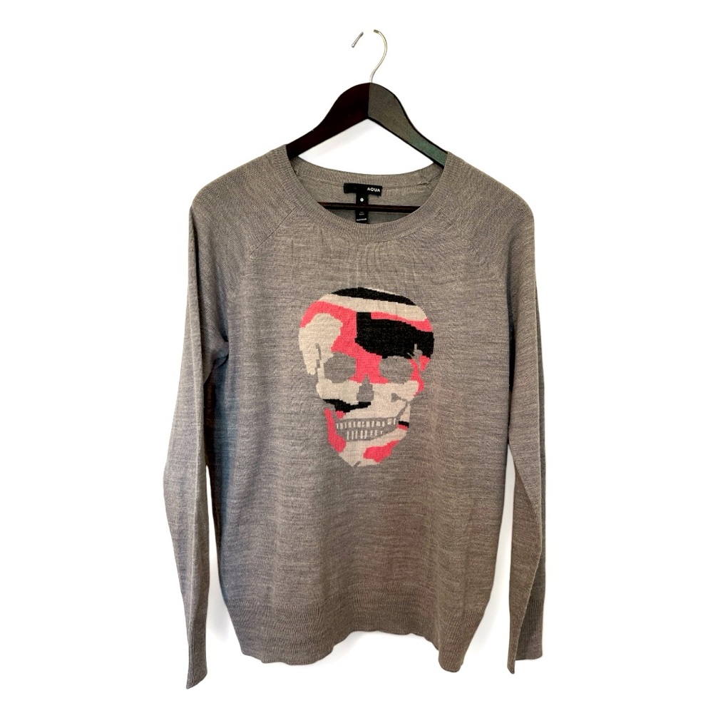 Aqua lightweight skull 💗☠️💗sweater size M